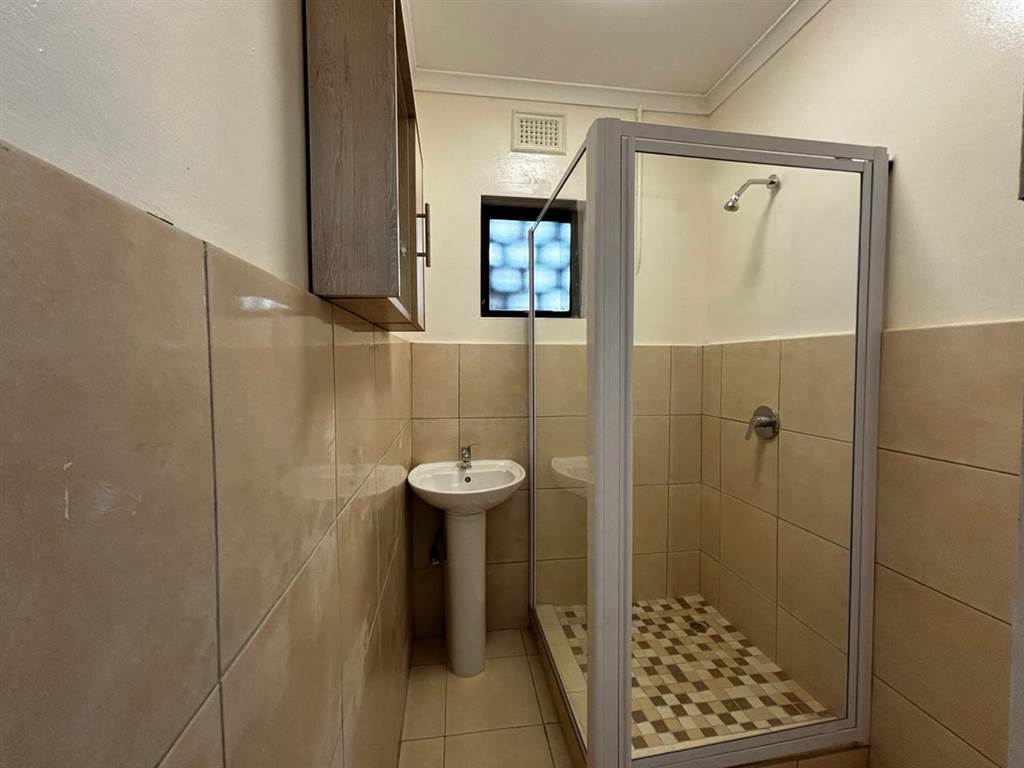 2 Bed Apartment in Windermere photo number 13