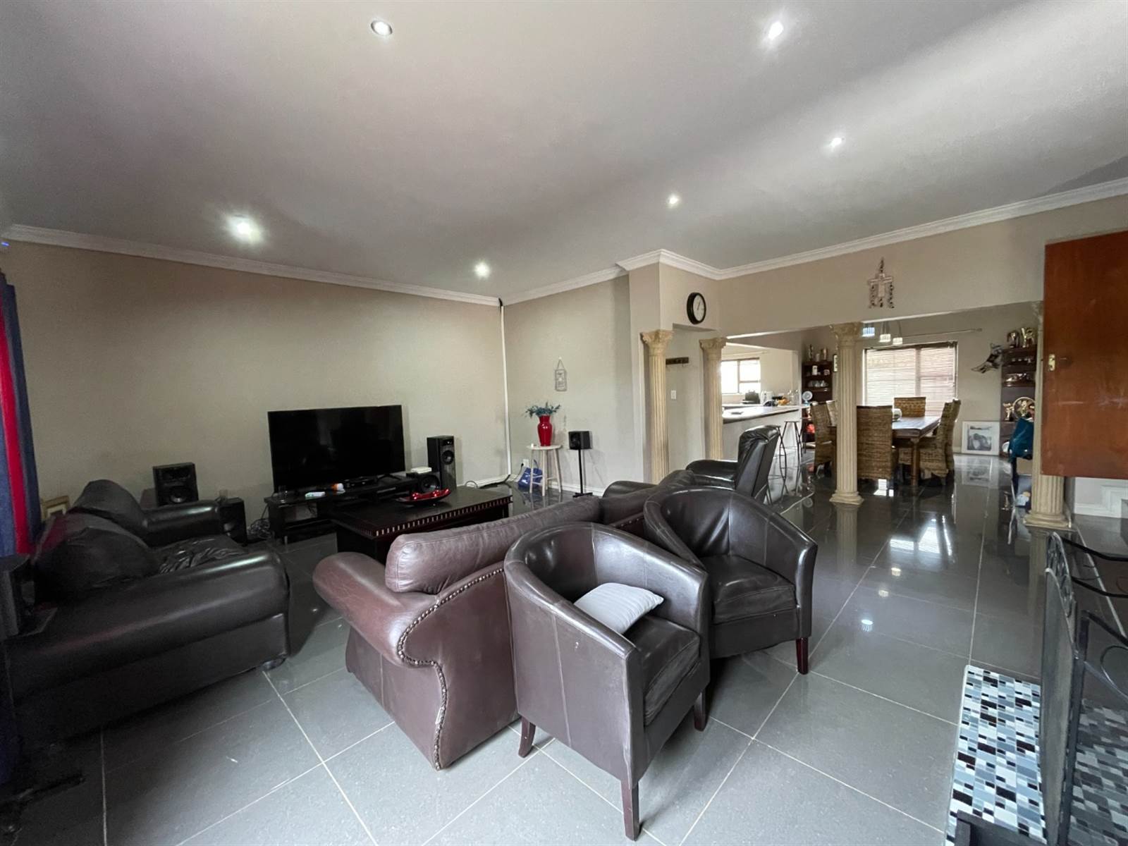 3 Bed House in Malmesbury photo number 3