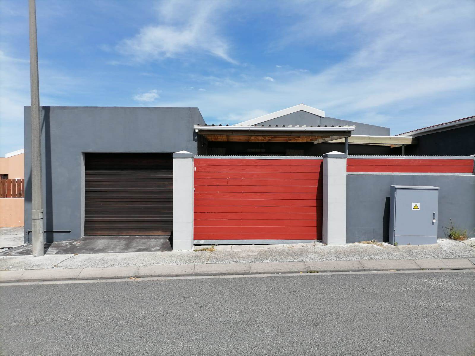 3 Bed House in Strandfontein photo number 1