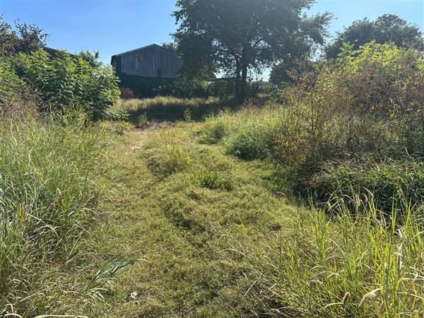 2 304 m² Land
