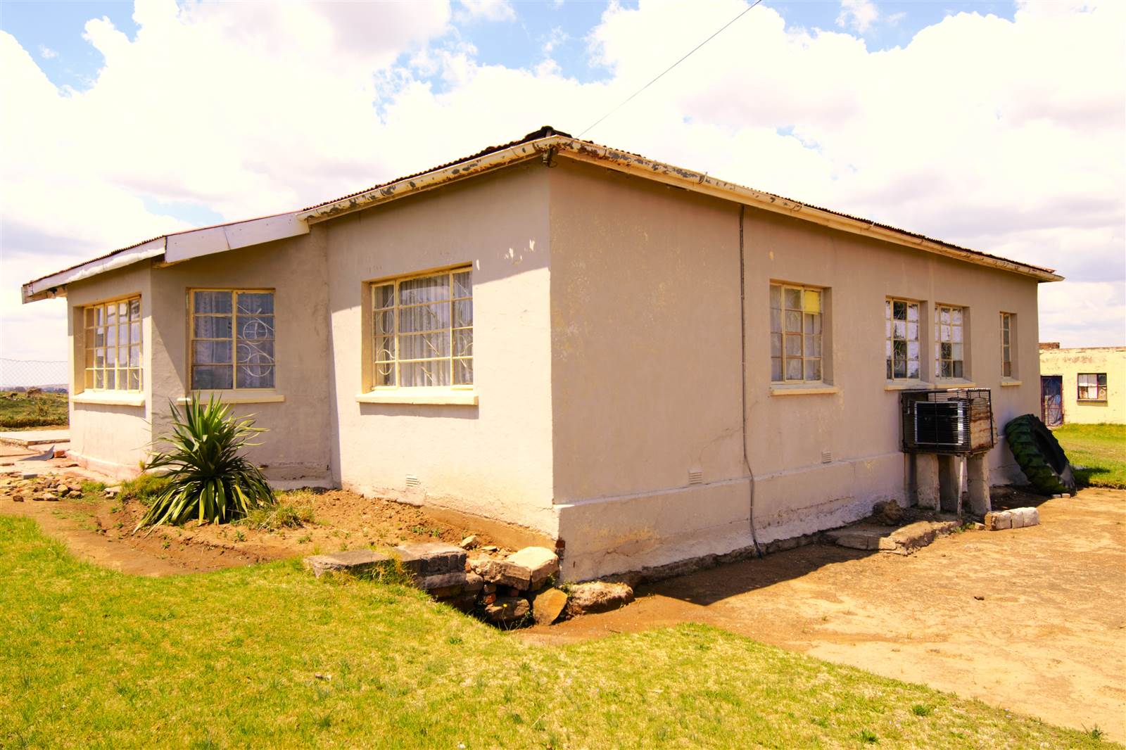 3 Bed House in Tweespruit photo number 2