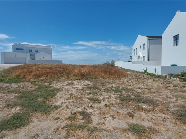 435 m² Land