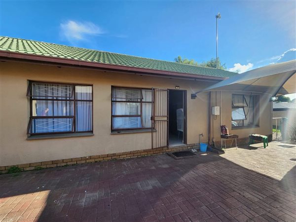 2 Bedroom Townhouse 2 Bedroom Townhouse