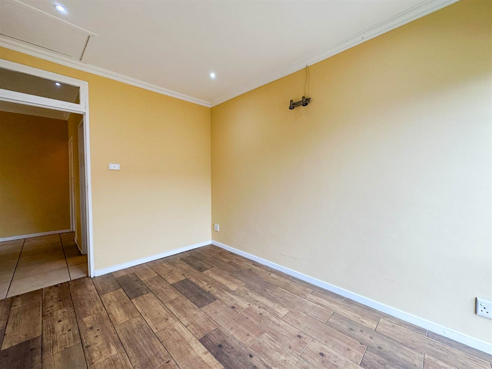 2 Bed Townhouse in Essenwood photo number 24