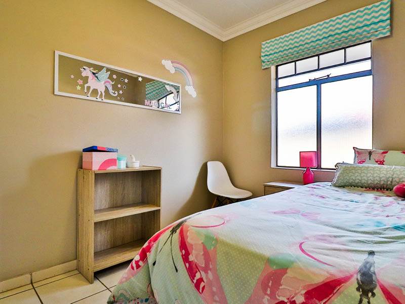 2 Bed Apartment in Soweto Central photo number 9
