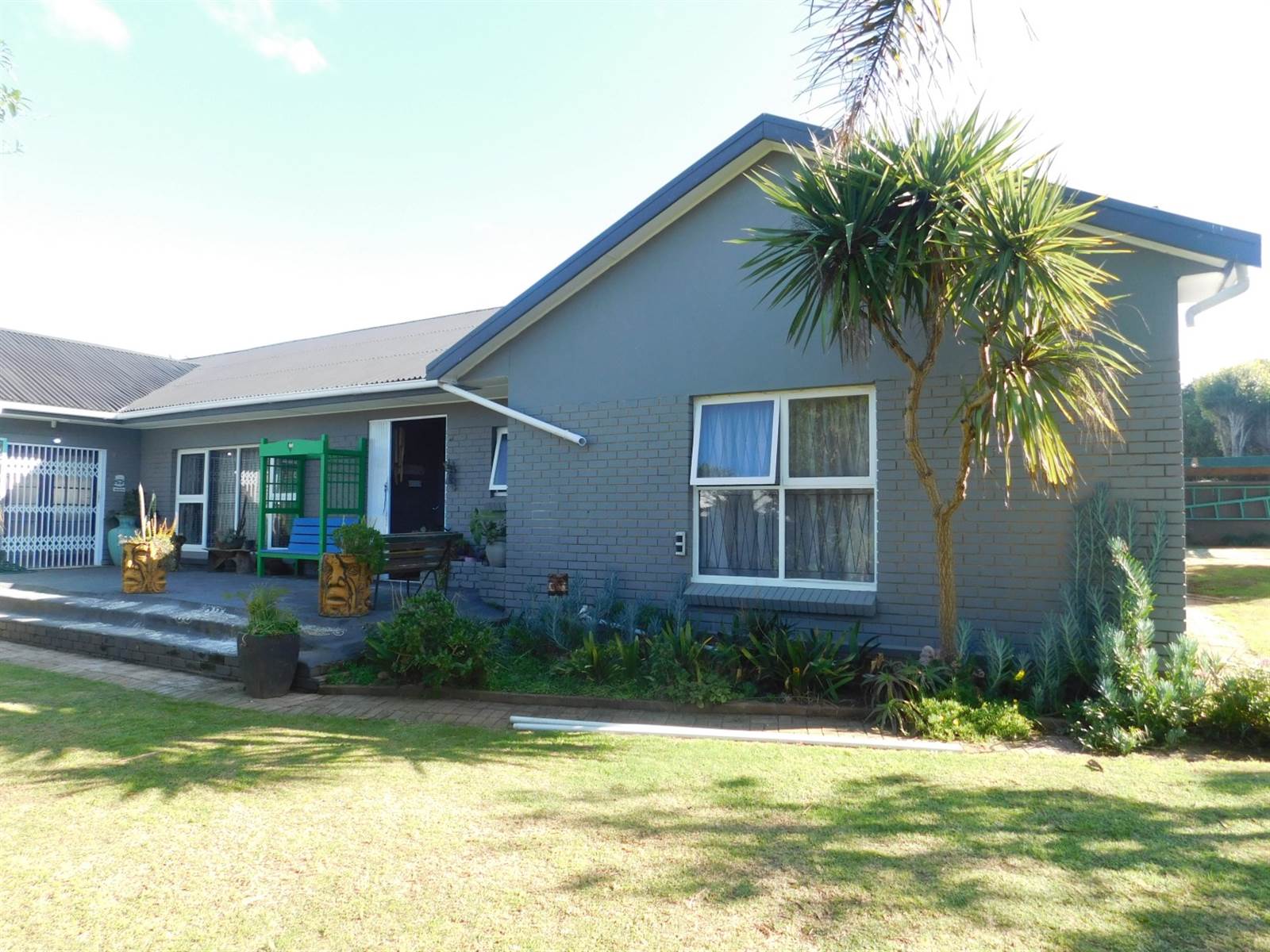 5 Bed House in Jeffreys Bay photo number 2