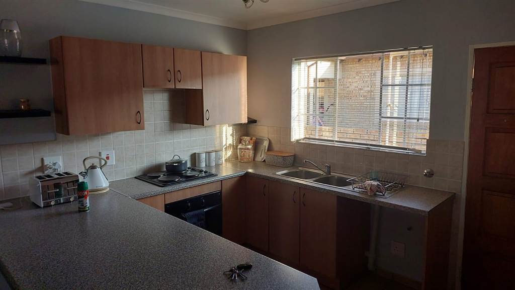 3 Bed Townhouse in Sasolburg photo number 8