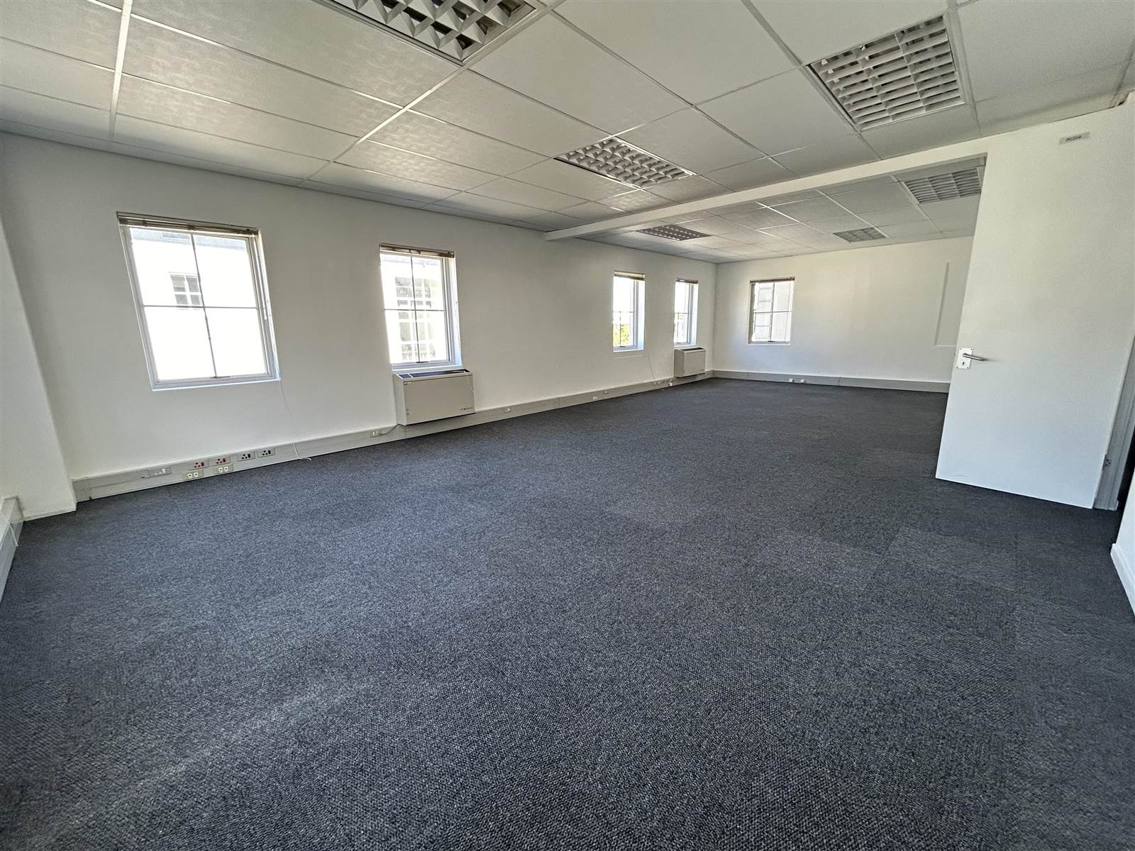 133  m² Commercial space in Techno Park photo number 10