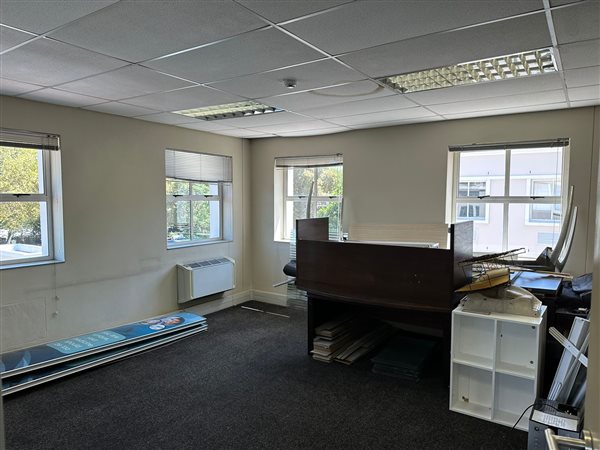 238  m² Office Space in Bryanston