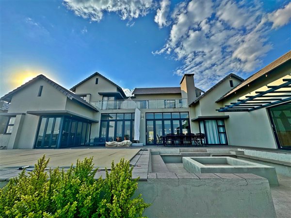 6 Bedroom House 6 Bedroom House