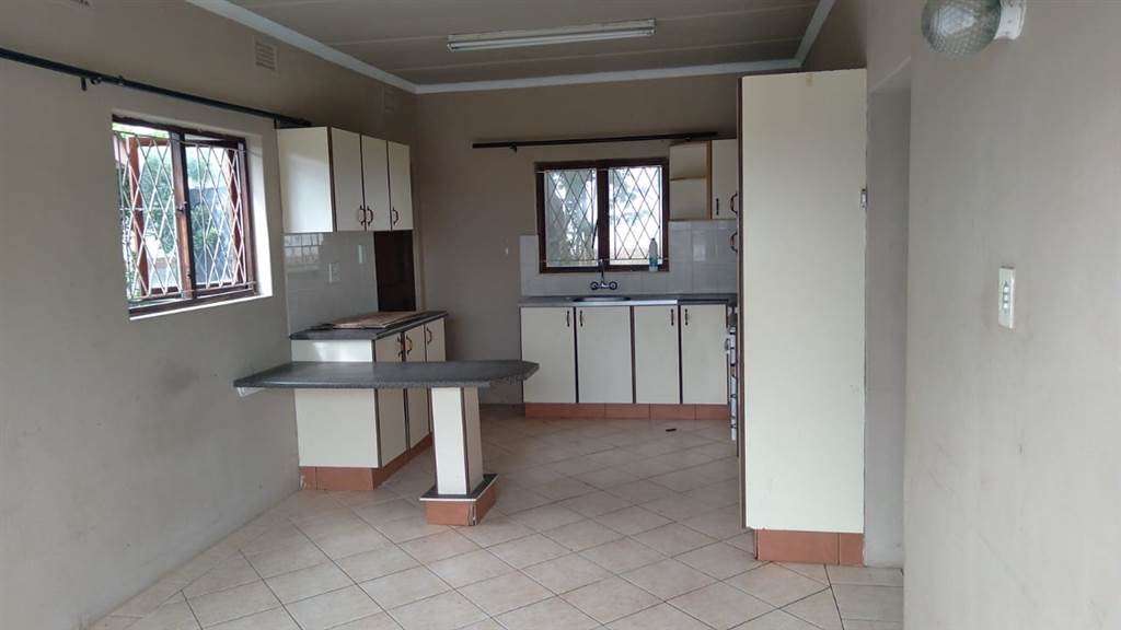 3 Bed House in Uvongo photo number 22