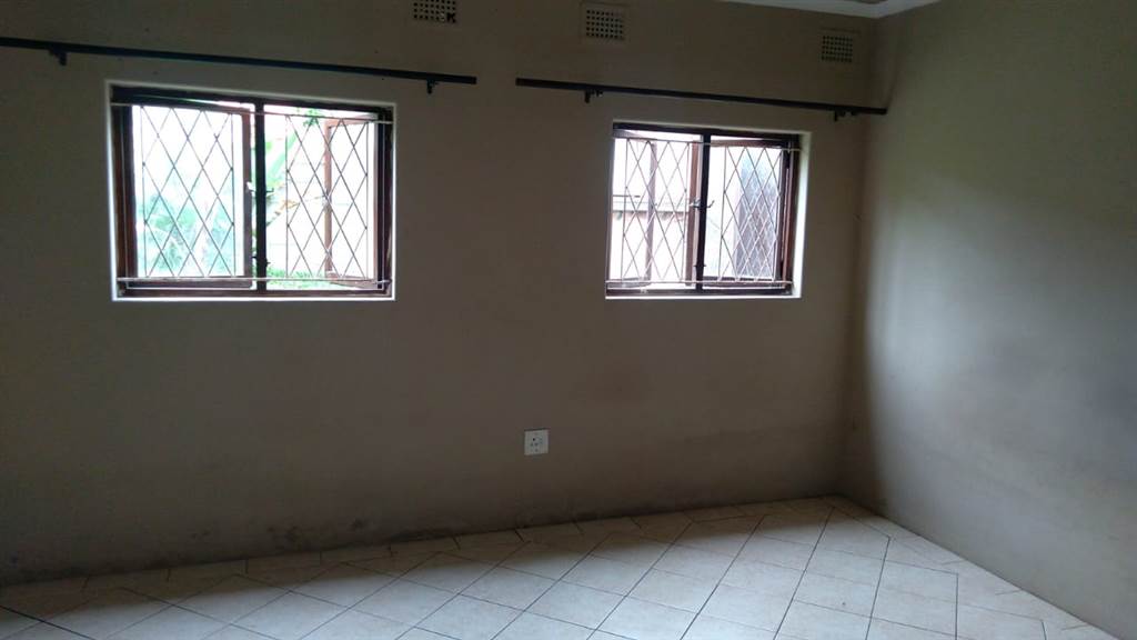 3 Bed House in Uvongo photo number 23