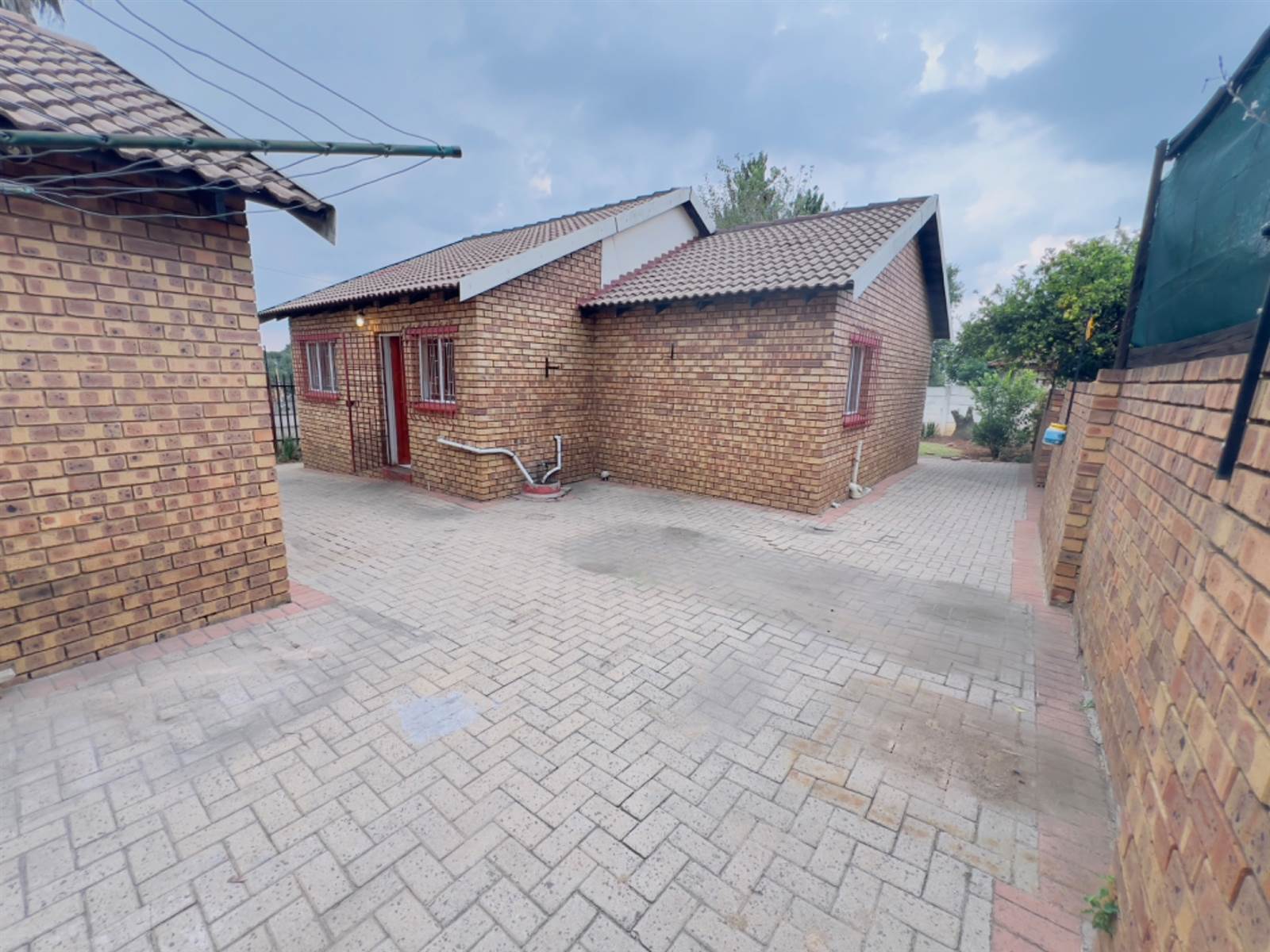 2 Bed Townhouse in Witbank Central photo number 1