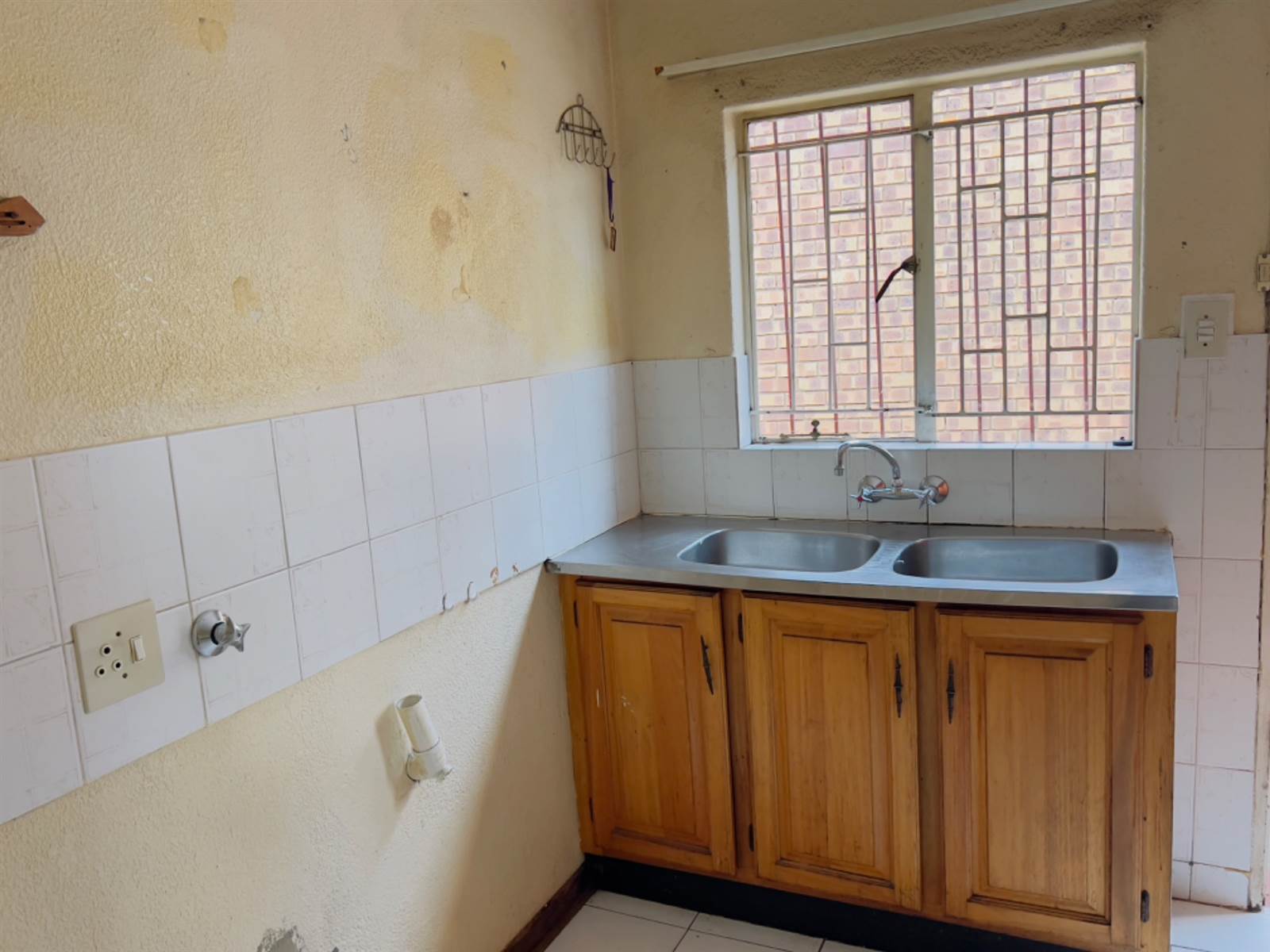 2 Bed Townhouse in Witbank Central photo number 19