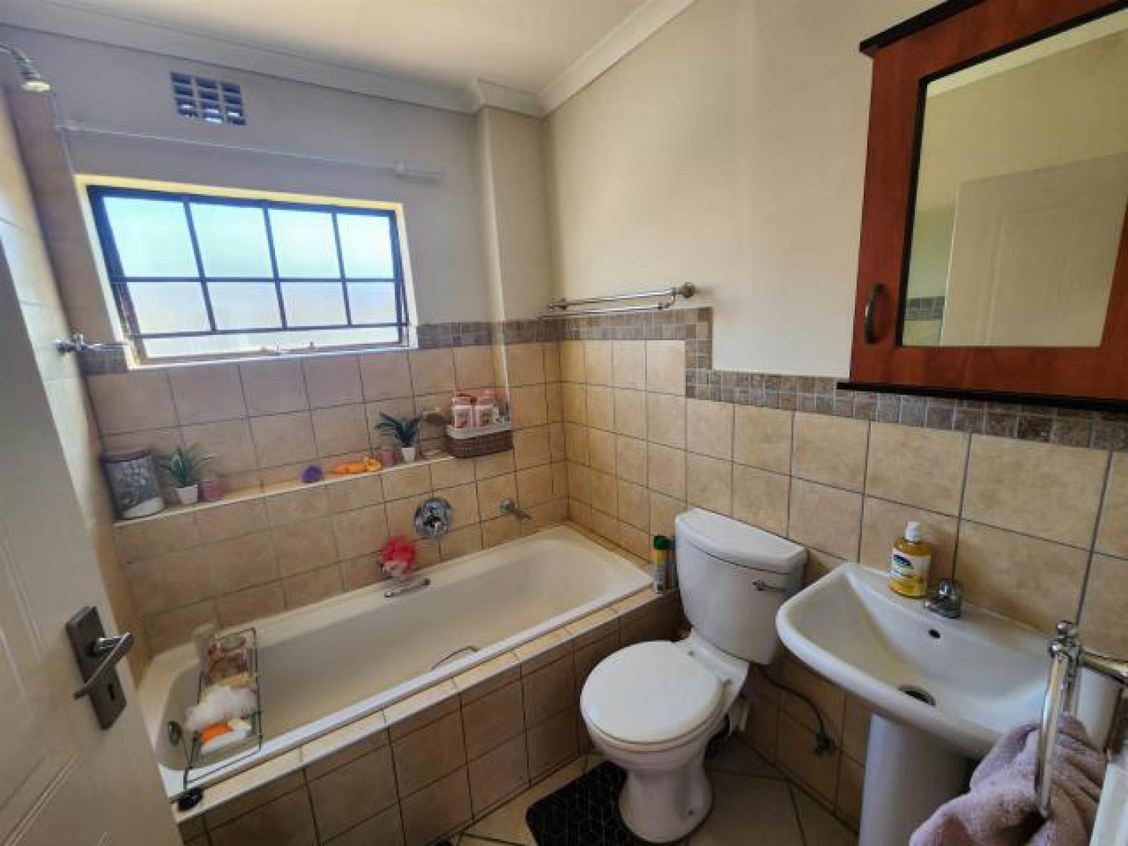 2 Bed Townhouse in Bloemfontein photo number 13