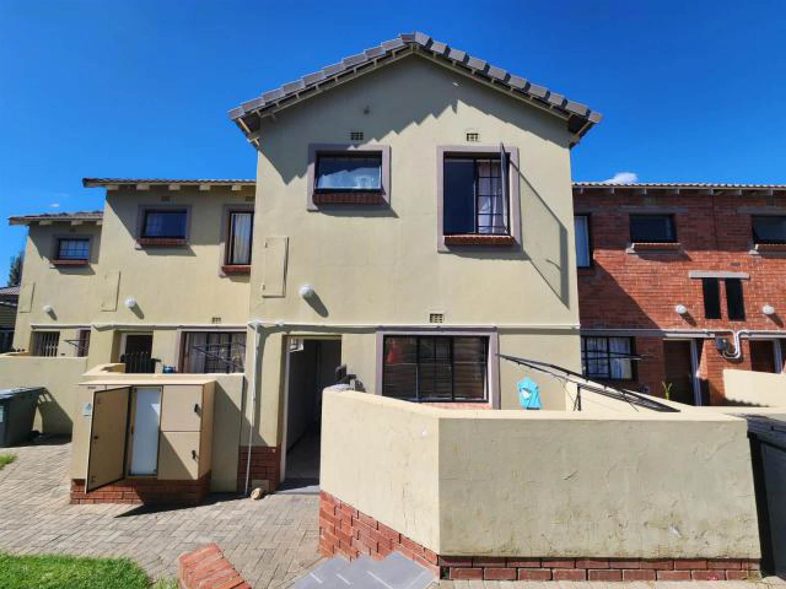2 Bed Townhouse in Bloemfontein photo number 15