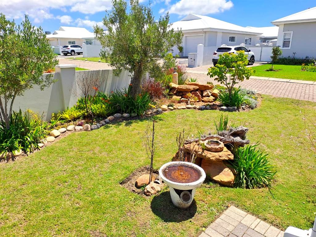 3 Bed House in Jeffreys Bay photo number 5