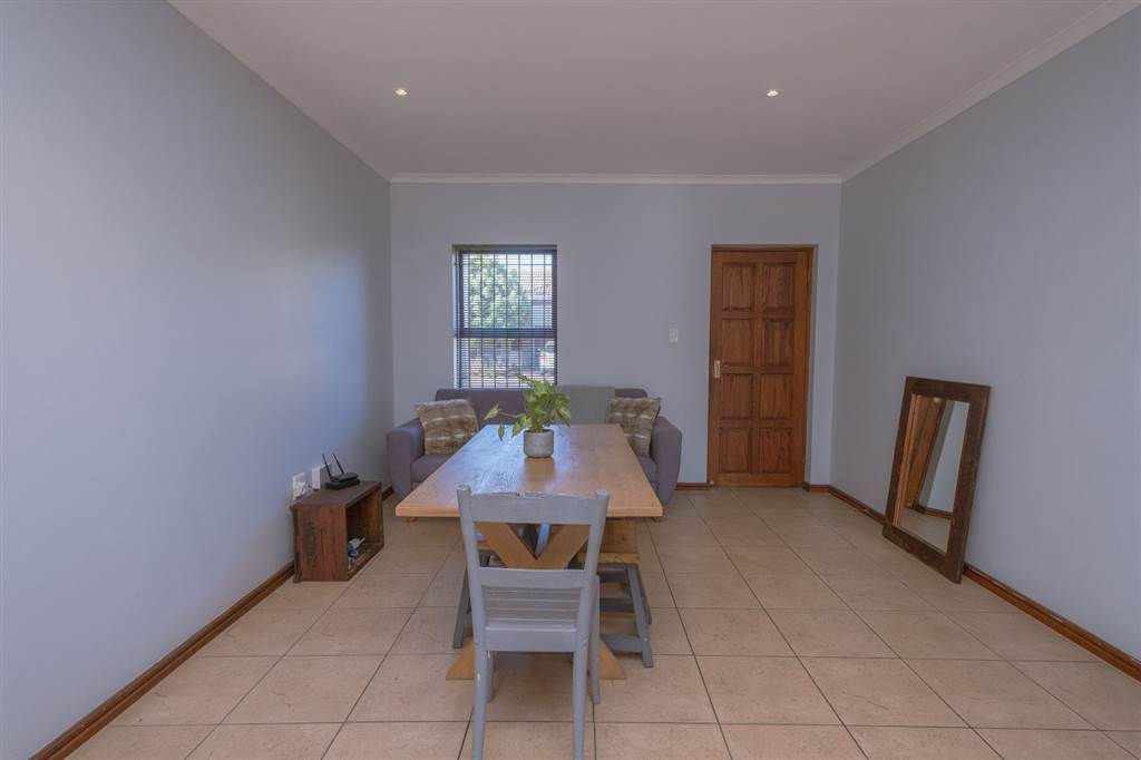2 Bed House in Brackenfell Central photo number 6