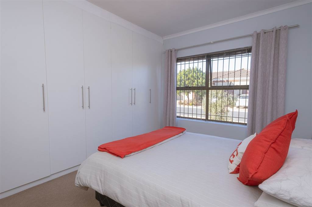 2 Bed House in Brackenfell Central photo number 17