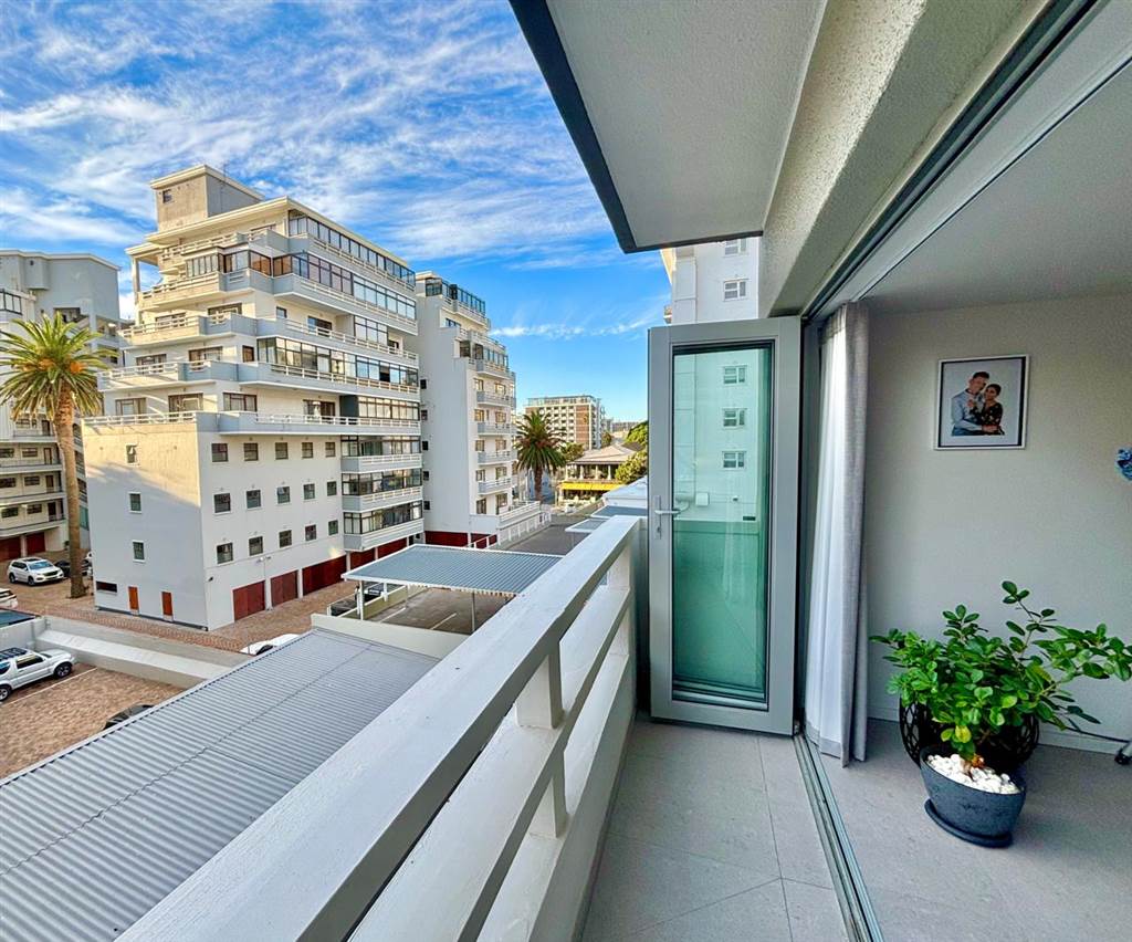 1 Bed Apartment in Sea Point photo number 5