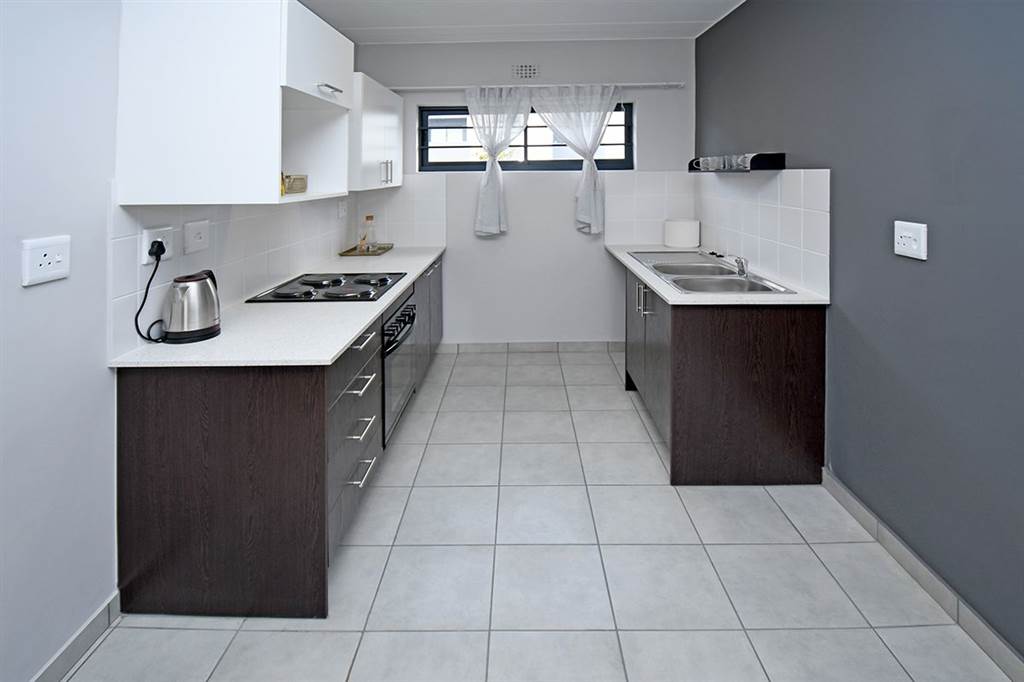 2 Bed Apartment in Parklands North photo number 5