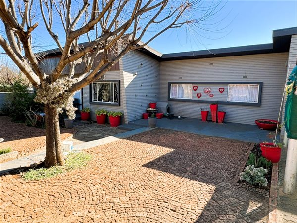 4 Bedroom House 4 Bedroom House