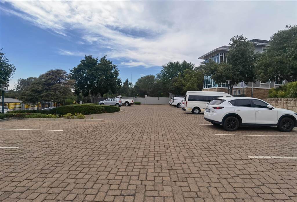 122 m² Commercial space to rent in Lynnwood Ridge RR4207256 Private