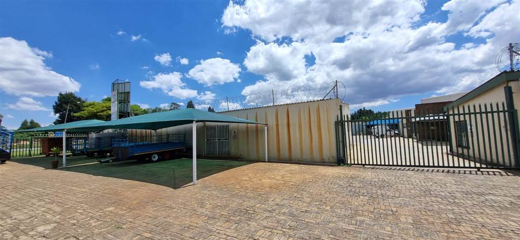 150  m² Industrial space in Krugersdorp Central photo number 3