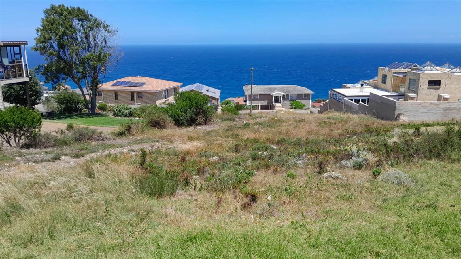 1052 m² Land available in Dana Bay photo number 1
