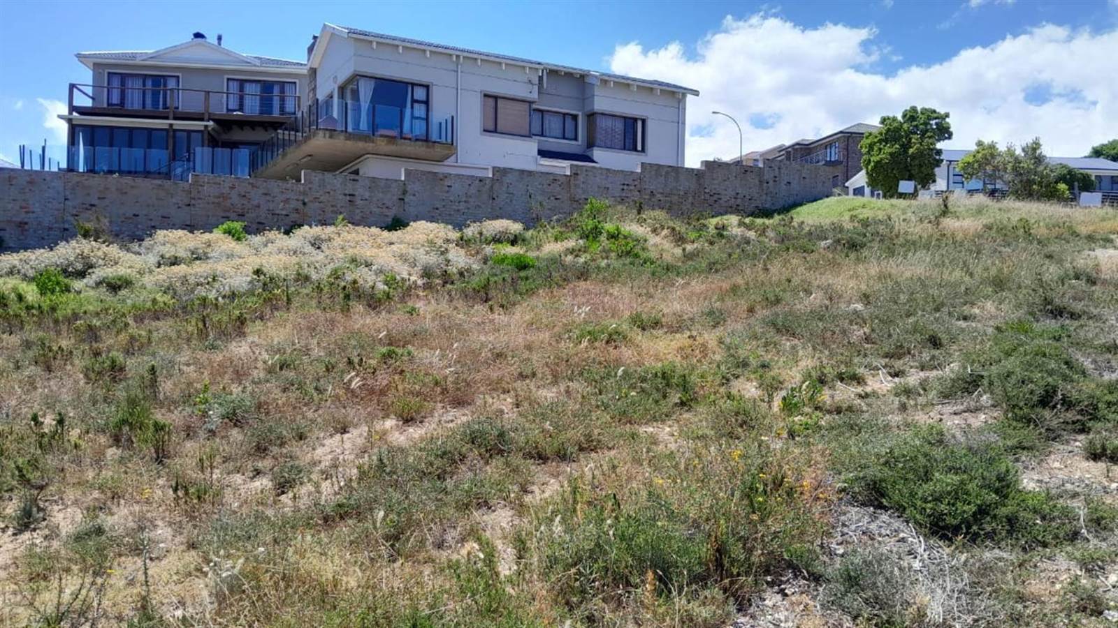 1052 m² Land available in Dana Bay photo number 5