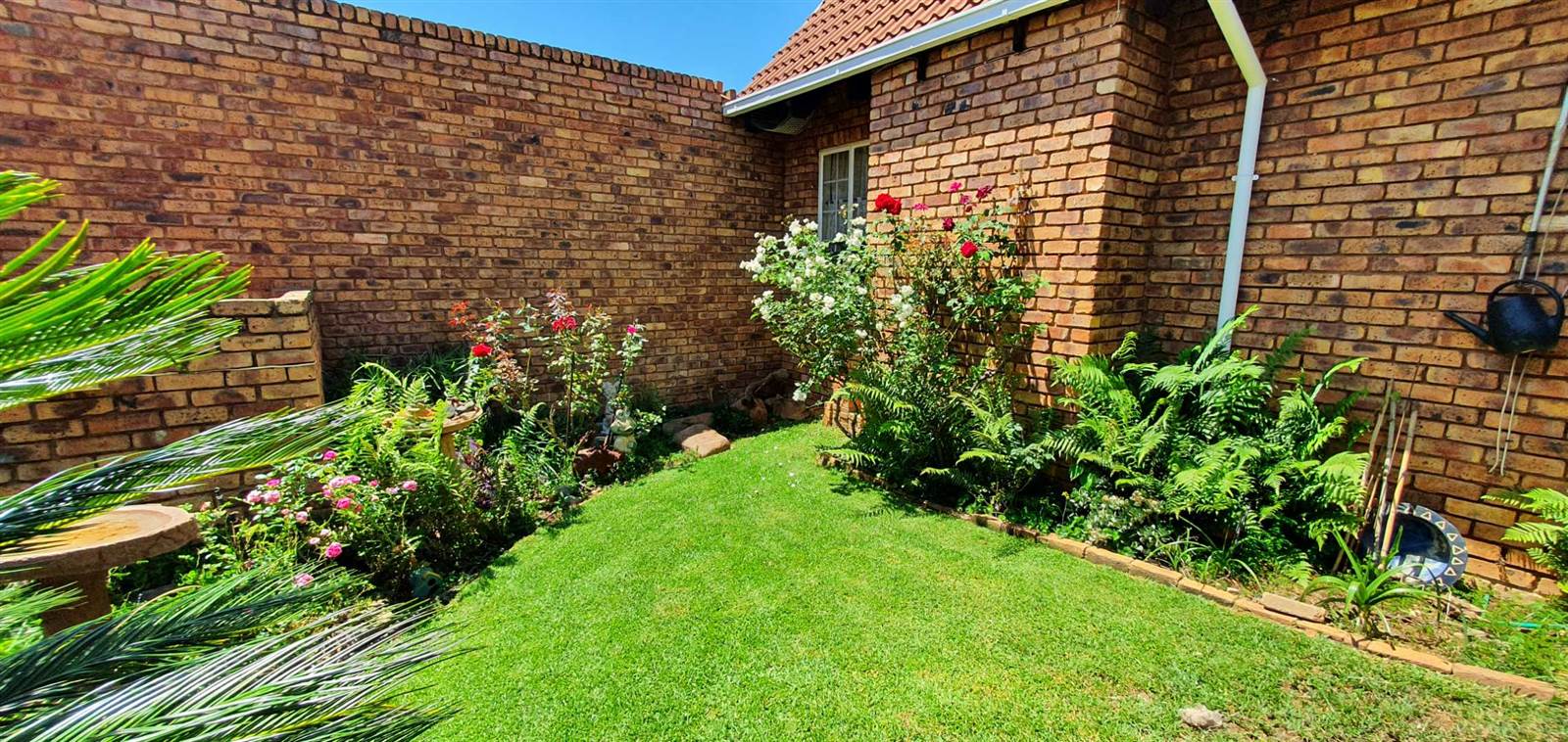 2 Bed Townhouse in Garsfontein photo number 23