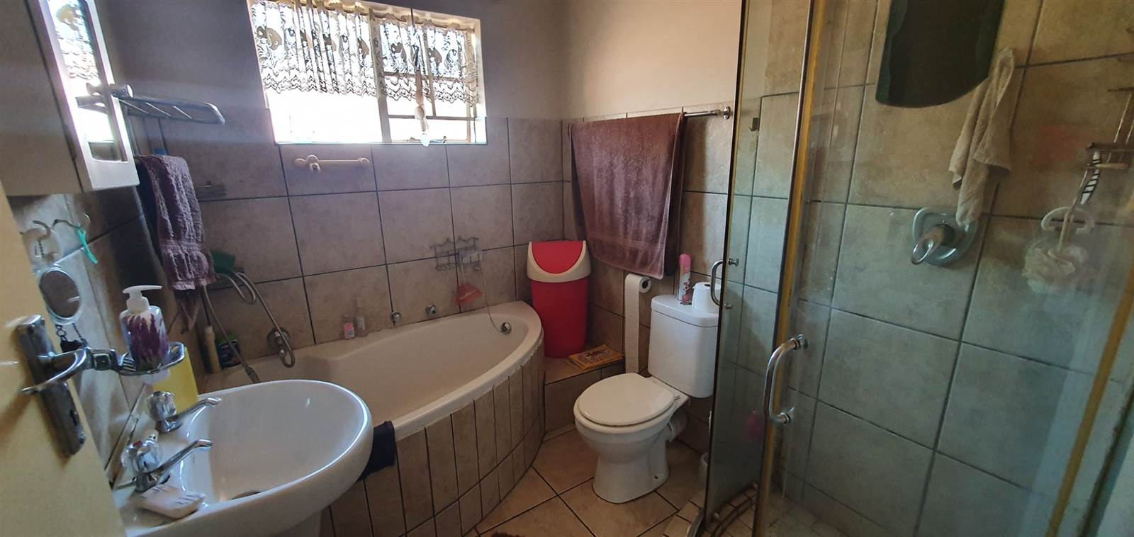 2 Bed Townhouse in Garsfontein photo number 10