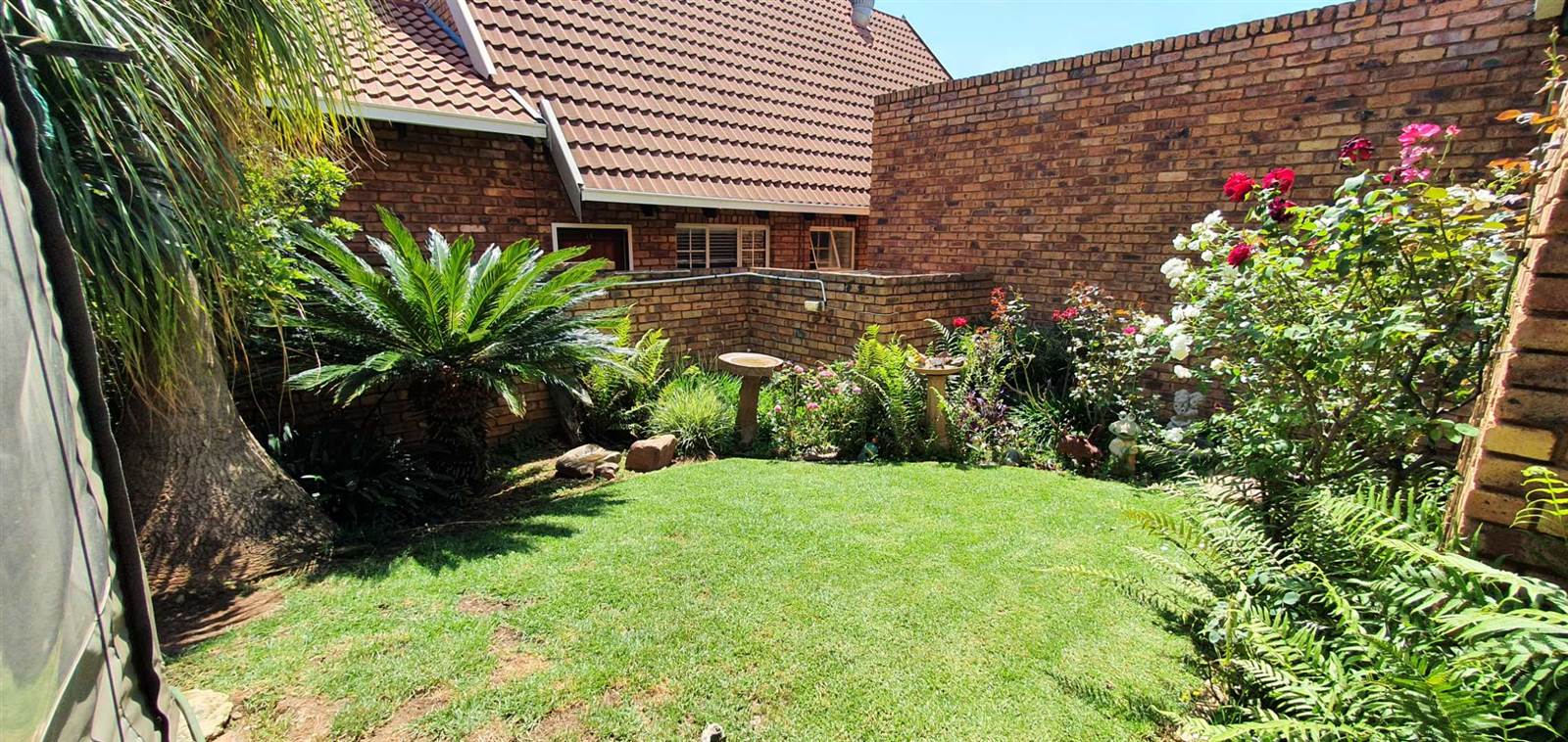 2 Bed Townhouse in Garsfontein photo number 22