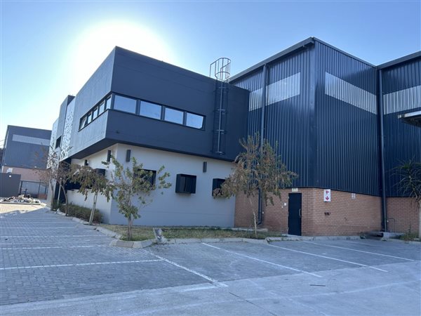 3 703  m² Industrial space