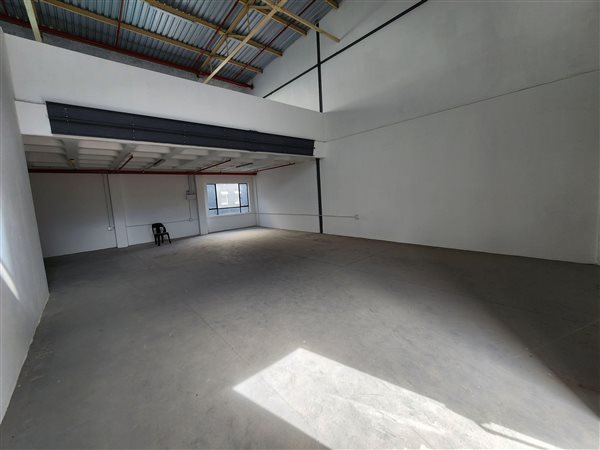 208  m² Industrial space