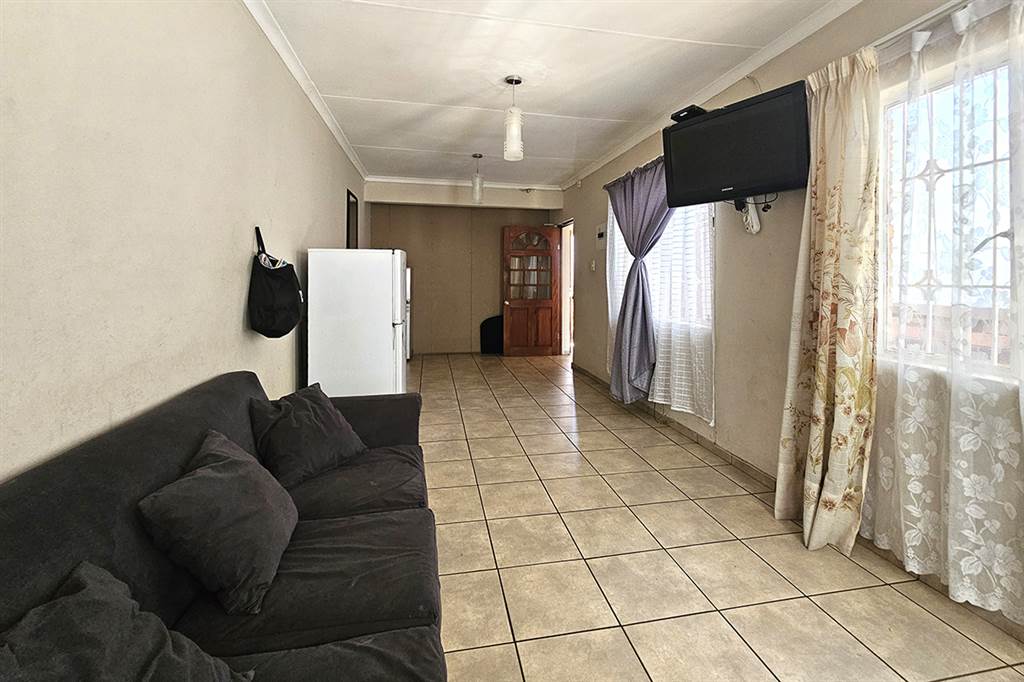 3 Bed House in Bezuidenhout Valley photo number 15