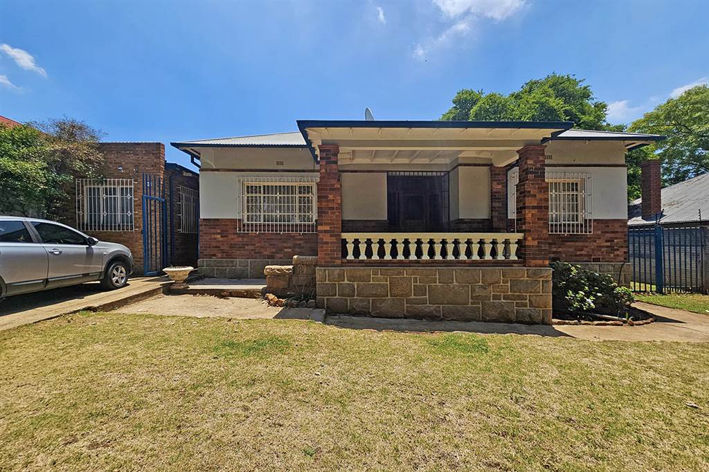 3 Bed House in Bezuidenhout Valley photo number 3