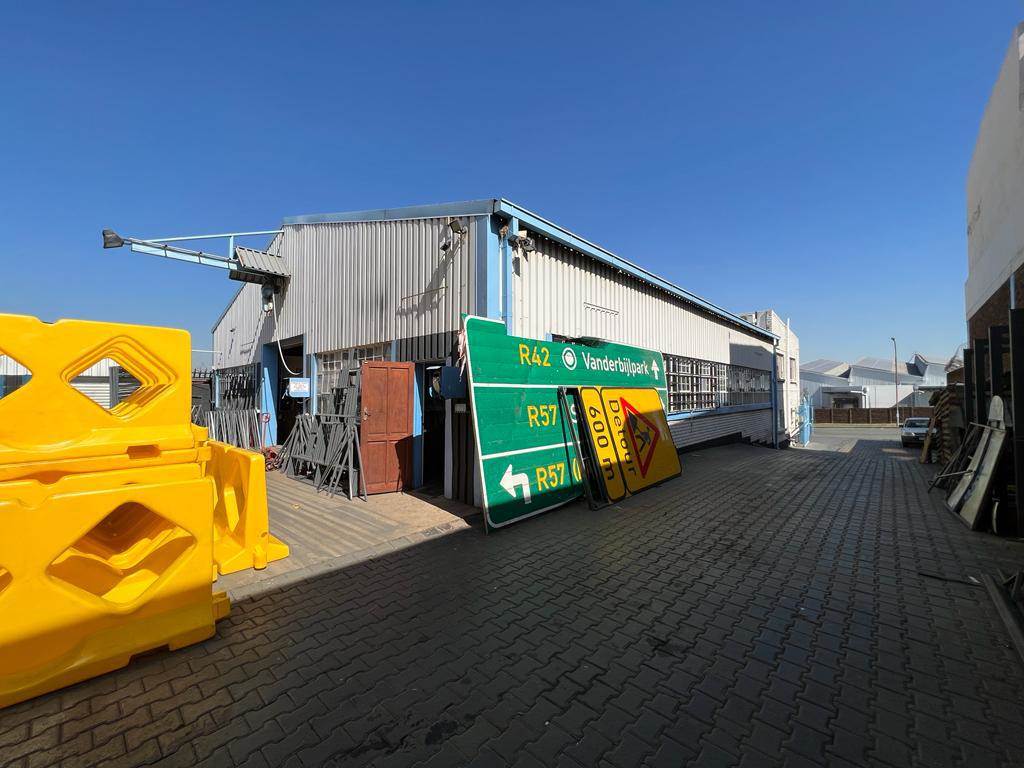 690  m² Industrial space in Selby photo number 4