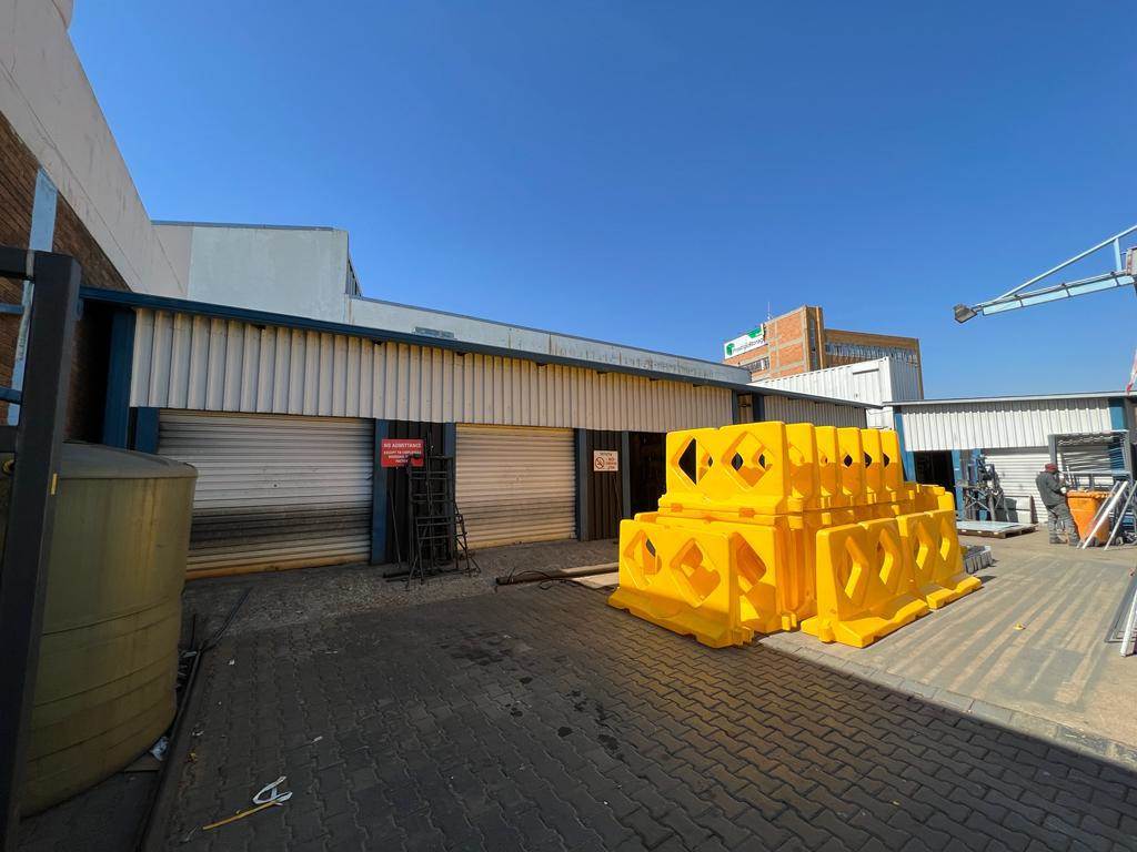690  m² Industrial space in Selby photo number 3