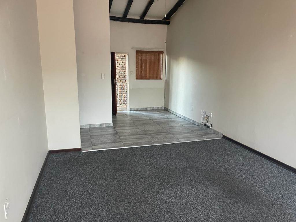 1.5 Bed Apartment in Doringkloof photo number 6