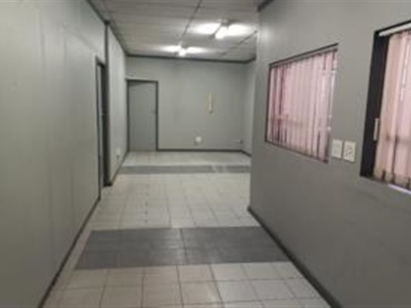 103  m² Commercial space