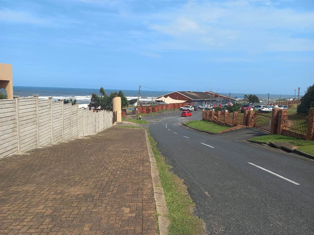 1004 m² Land available in Shelly Beach photo number 11