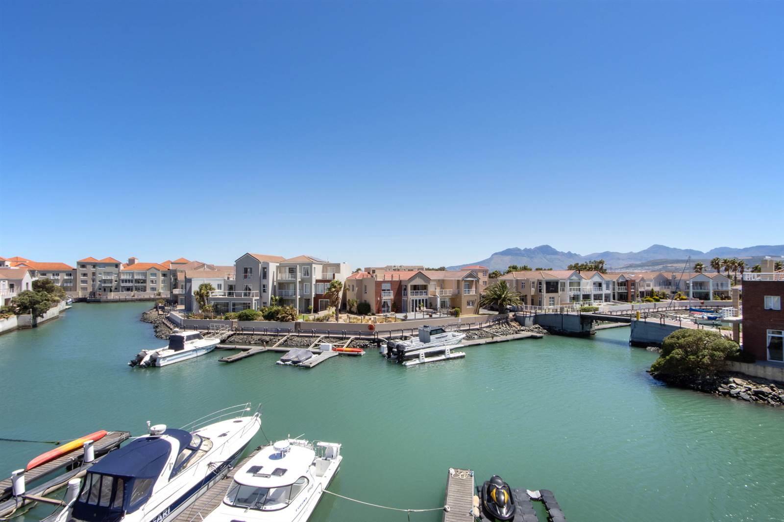 2 Bed Apartment in Harbour Island photo number 25