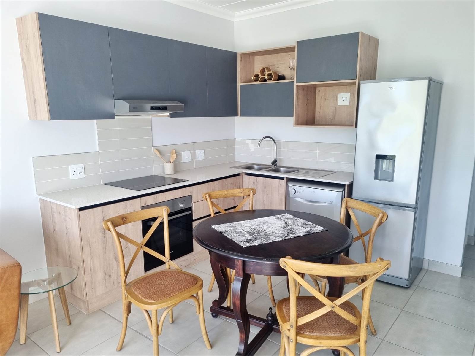 2 Bed Apartment in Vredekloof Heights photo number 5