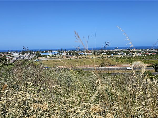 1496 m² Land available in Hartenbos Heuwels