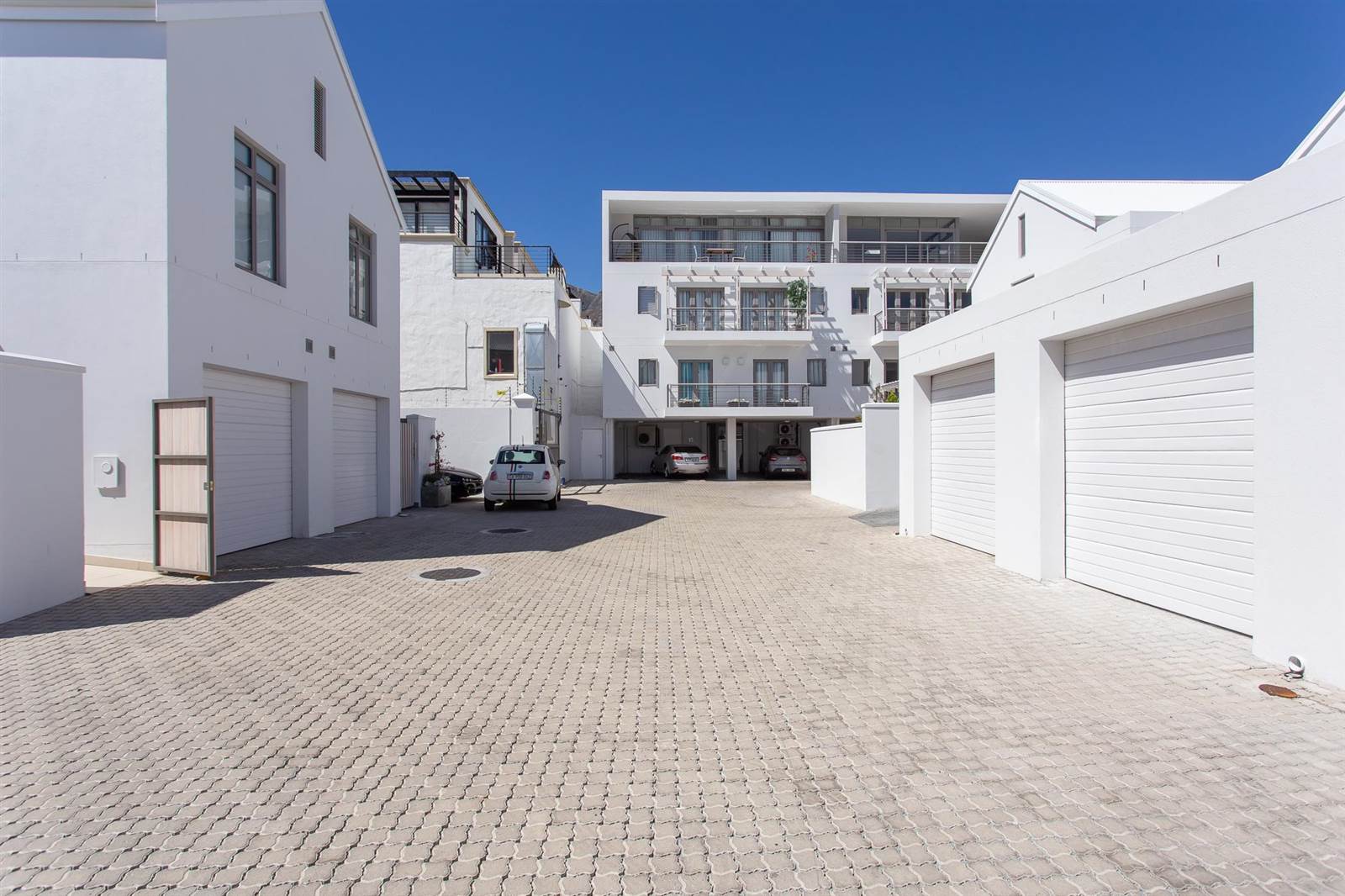 2 Bed Townhouse in Franschhoek photo number 12