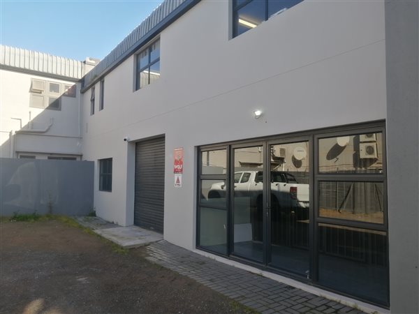 302.929992675781  m² Commercial space
