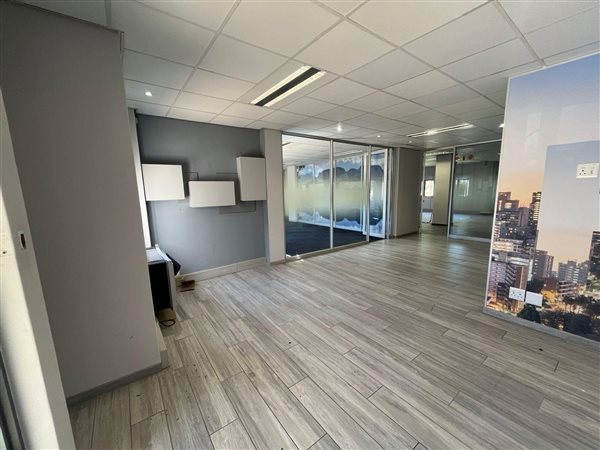 283  m² Commercial space