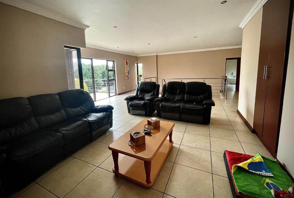6 Bed House in Glenanda photo number 21