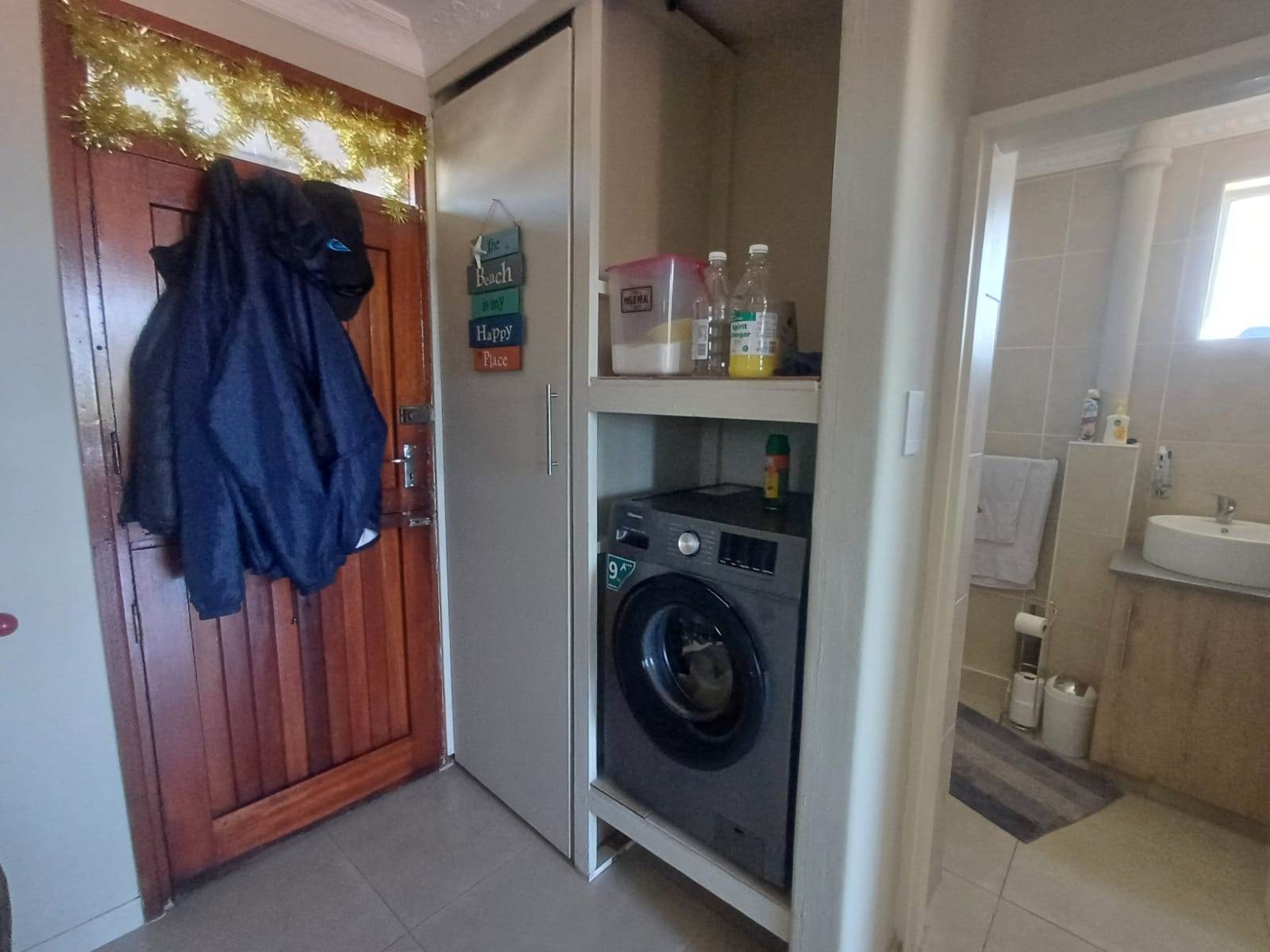 2 Bed Apartment in Doonside photo number 11